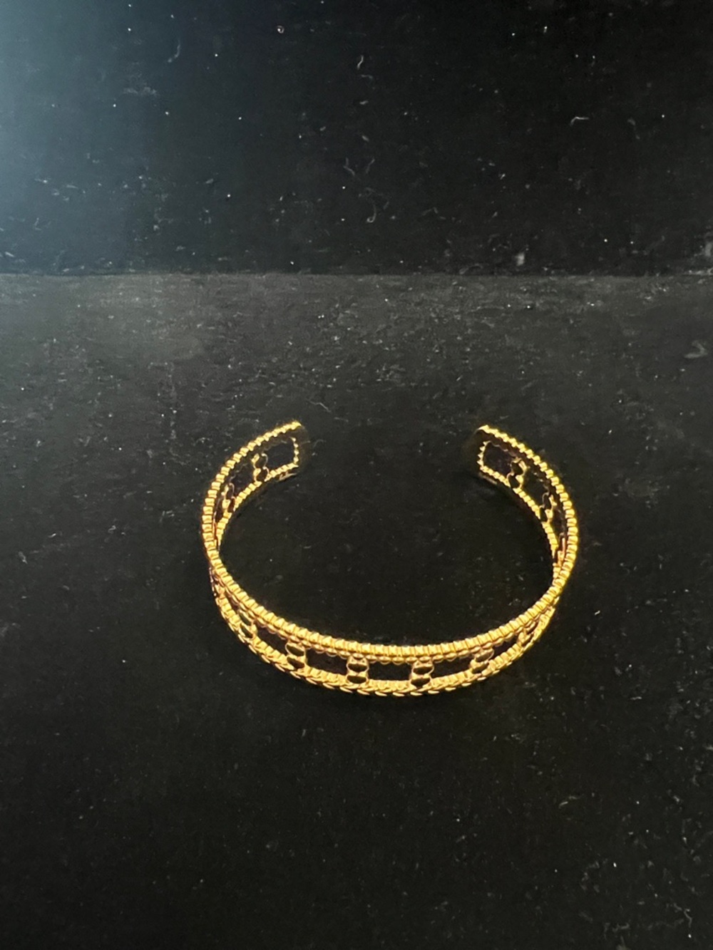 Open-Link Cuff Bracelet — Women’s Elegant Gold-Tone Bangle